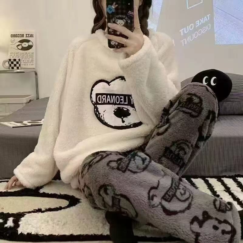 Al por mayor transfronterizo otoño y invierno nuevo pijama de franela caliente para mujeres dibujos animados engrosados lindos set de terciopelo de coral suave