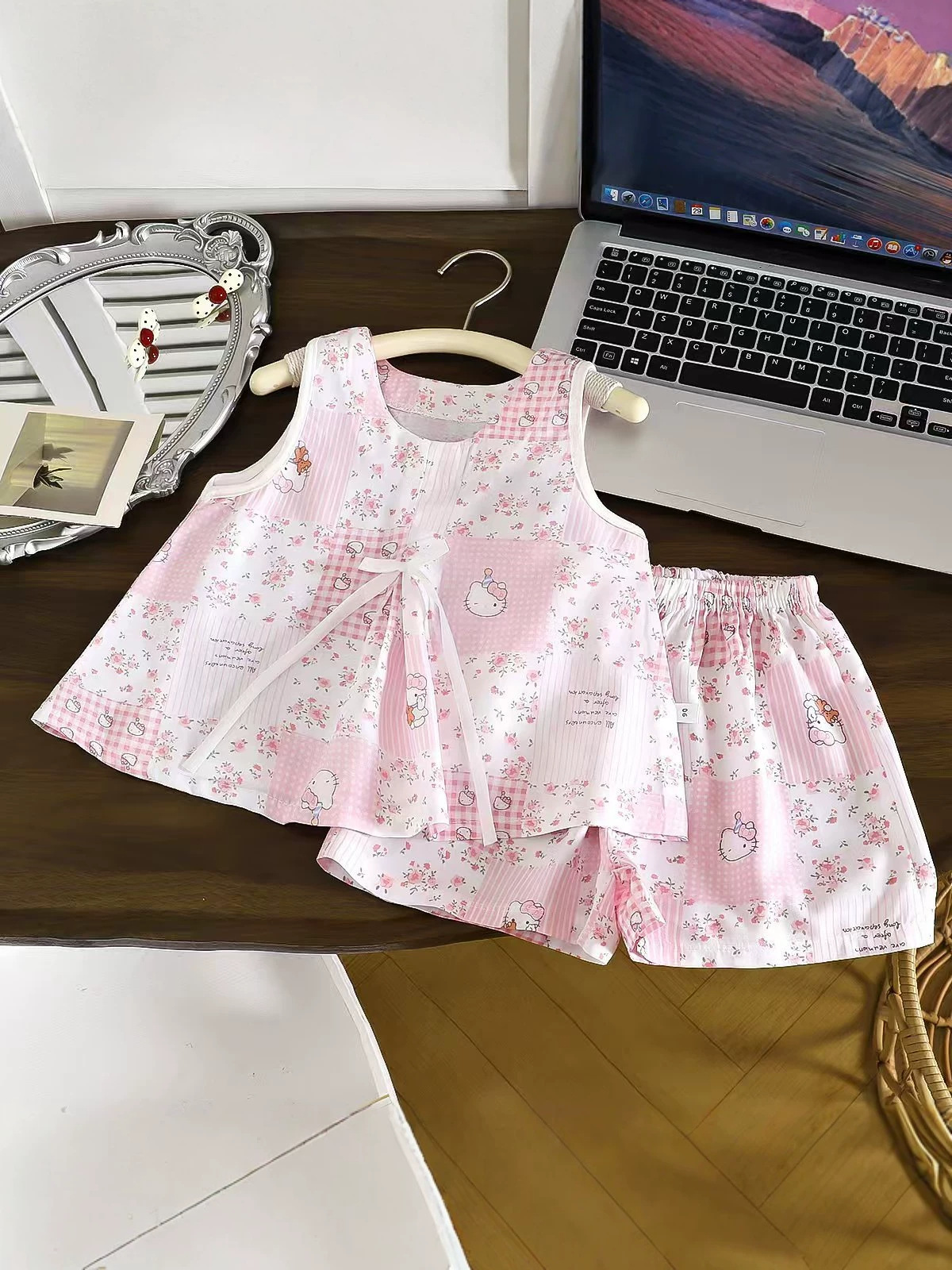 Nuevo chaleco de seda de niñas set de hogar verano cómodo chaleco de arco de cinta fresco pantalones cortos delgados sin