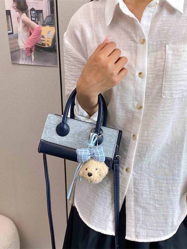 Bolso de mano de alta sensación para mujeres 2026 nuevo color de moda bolso de empalme pequeño bolso de hombro de lujo pequeño bolso image 1