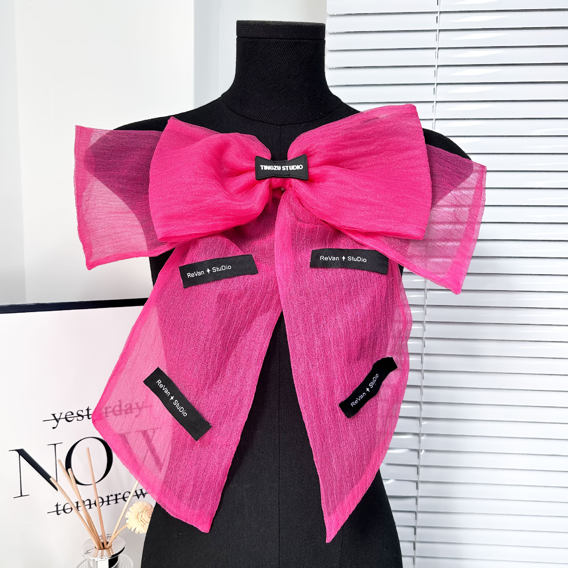Chanel estilo de albaricoque arco pin Ramil negro organza cinta grande mariposa tocado Ropa Accesorios Decoración image 8