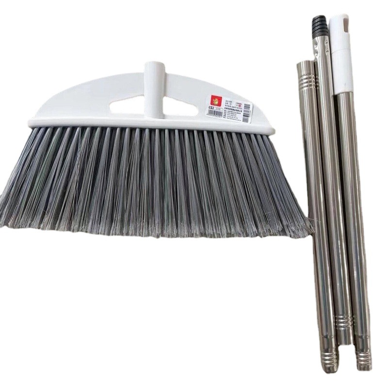 Escobas domésticas al por mayor con cerdas duras, cerdas de plástico y mangos de acero inoxidable para barrer y limpiar.