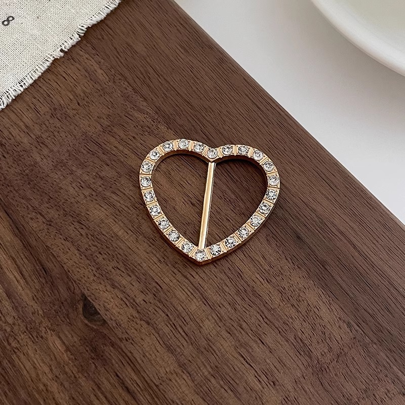 Hebilla anudada en las esquinas de la ropa mujer 2025 nuevo hebilla de toalla de seda botón de perlas de alta gama hebilla de hebilla de ropa de alta gama