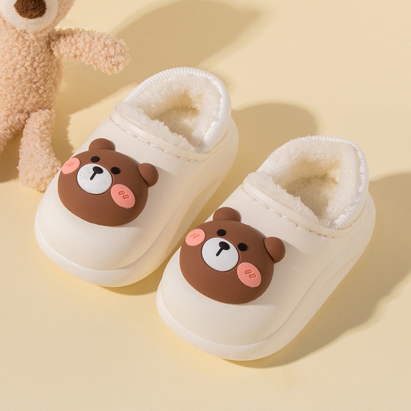 다크 브라운 큰 눈을 가진 곰