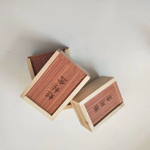 Wooden earthworm box fishing worm box Sliding wooden worm box Outdoor fishing supplies red worm box
