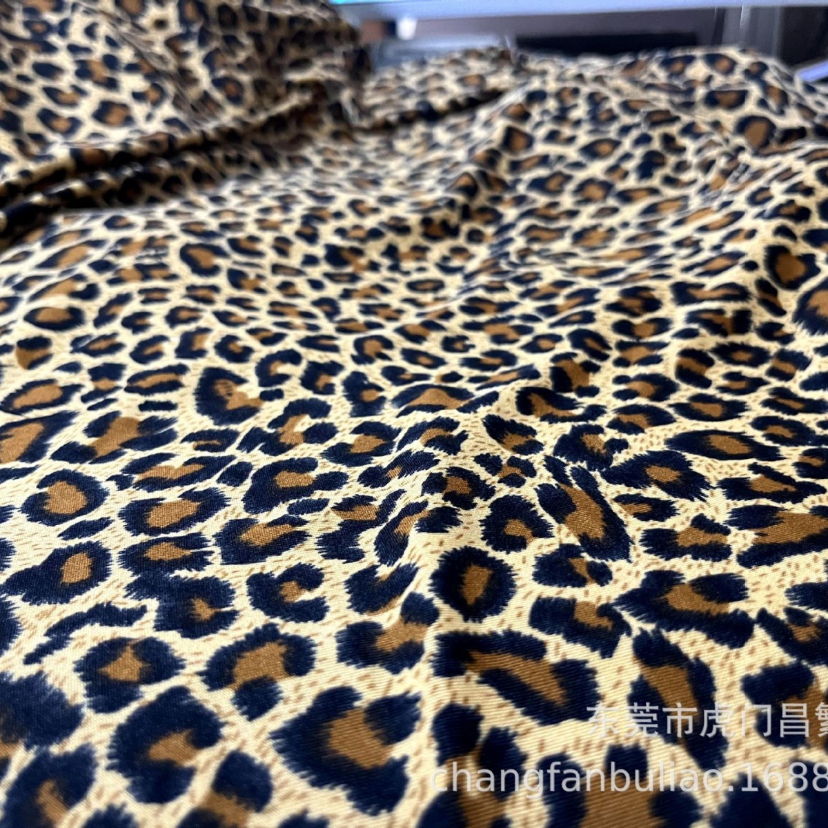 牛奶丝数码印花面料弹力布豹纹四面弹力布单面弹力布牛奶丝面料