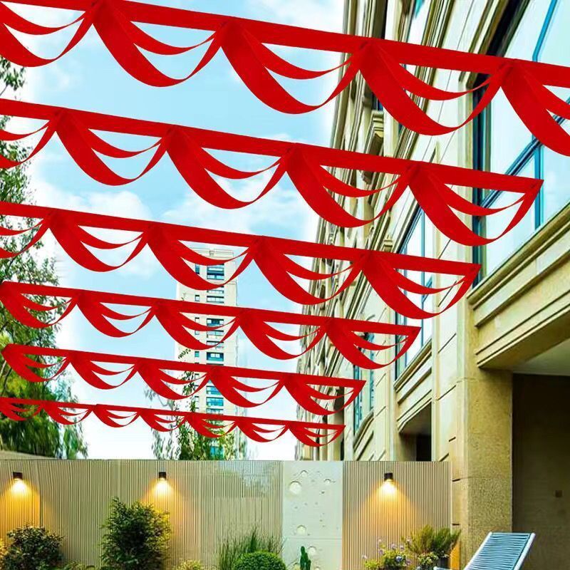 Decoración de bodas en el patio rural tira de flores al aire libre escena de boda cinta de color linterna escena de diseño de suministros de boda