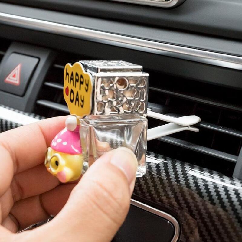 Botella de perfume para automóvil La botella vacía se puede agregar a sí misma, aire acondicionado en el automóvil, salida de aire, clip de aromaterapia, fragancia para automóvil, niña de dibujos animados de fragancia ligera