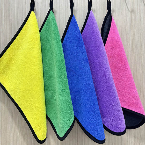 Coral double-sided two-color hygienic towel