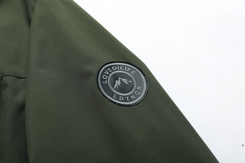 Giacca a vento con cappuccio uomo leggera impermeabile da trekking_voghion.com