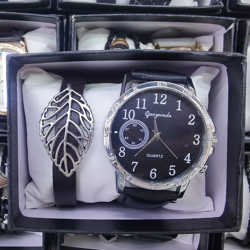 Set di braccialetti alla moda di vendita caldo, confezione regalo di accessori per orologi in stile hip-hop punk, 2 set, orologi da uomo_voghion.com