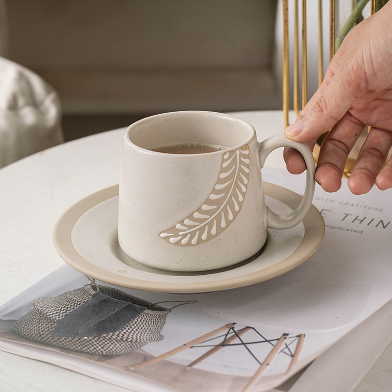 Ins simple taza de cerámica de dibujo set creativo taza de oficina taza de café de cerámica plato de té de la tarde