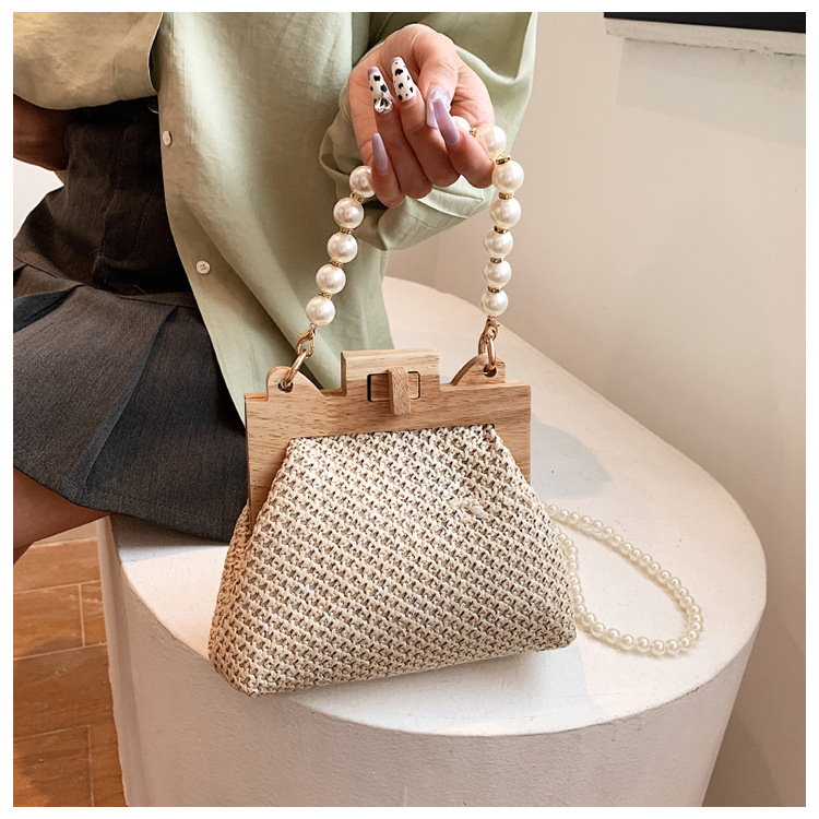 Women's Small Straw Solid Color Streetwear Pearls Lock Clasp Straw Bag display picture 5