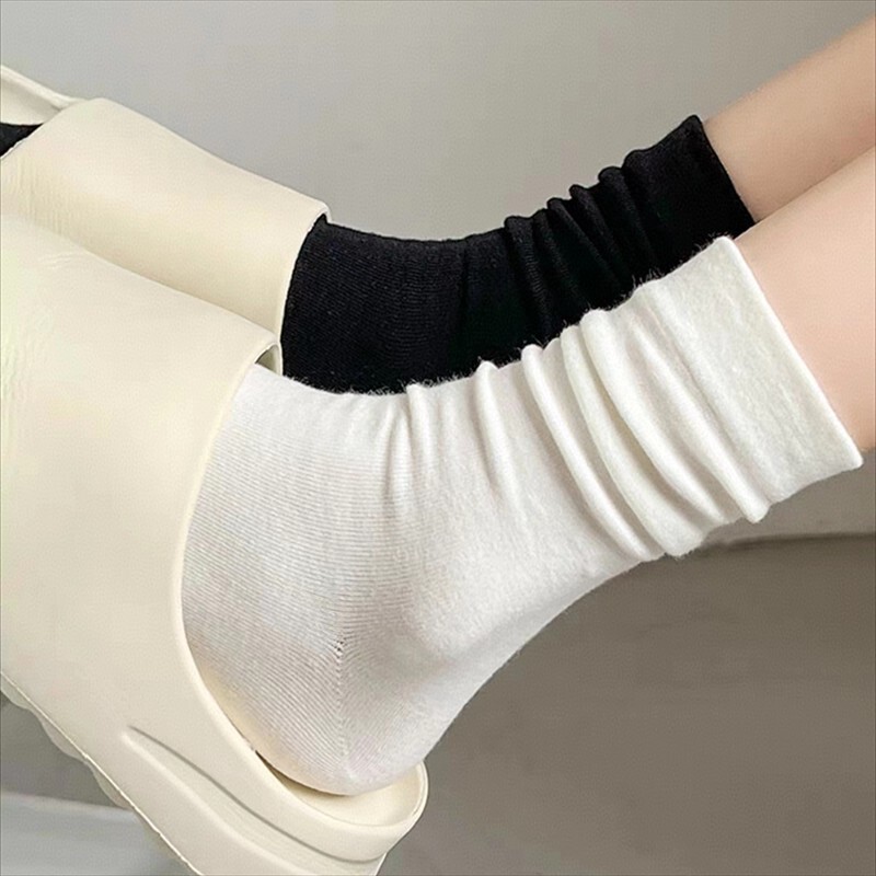 Stacked Socks Paired with Small Leather Shoes, Spring and Autumn Seamless Maternity Socks, Black and White, Spring and Autumn Seamless, Autumn Ins Style, Japanese Minimalist Style Stacked Socks Paired with Small Leather Shoes, Spring and Autumn Seamless Maternity Socks, Black and White, Spring and Autumn Seamless, Autumn Ins Style, Japanese Minimalist Style