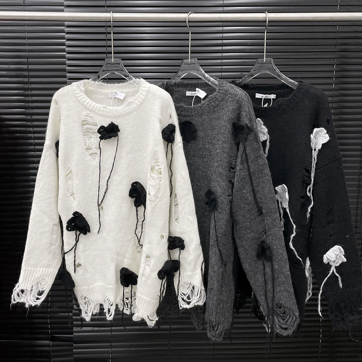 2025年早秋新款立体花朵毛衣女小众设计宽松休闲长袖针织衫上衣
