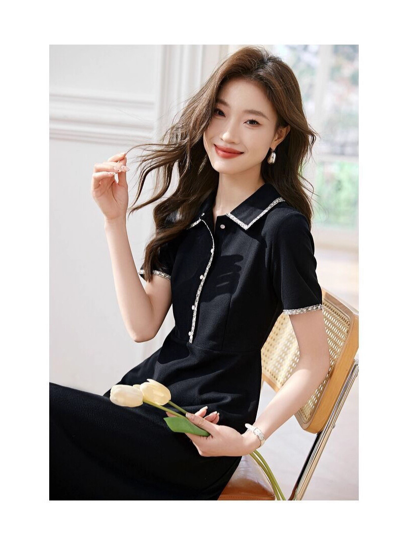 Váy đen dệt kim cổ POLO tay ngắn phong cách Chanel — đen