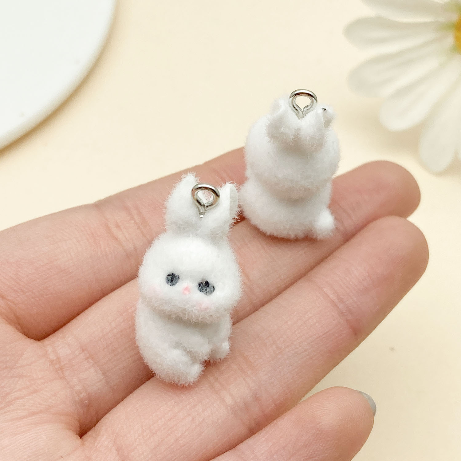 22933-1 흰색 수지 무리 동물 토끼 28x15mm-2.85g