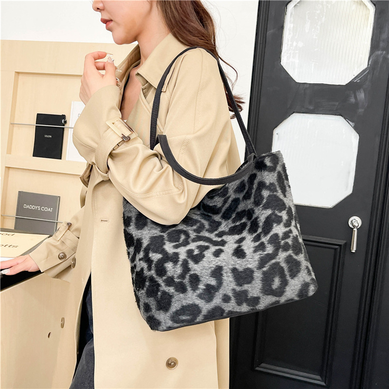 Bolsas de maquillaje de moda con patrón de leopardo, bolsas de mano, 2024 nuevas bolsas de hombro, bolsas de mujer, bolsas de mujer de moda transfronterizas, versátiles