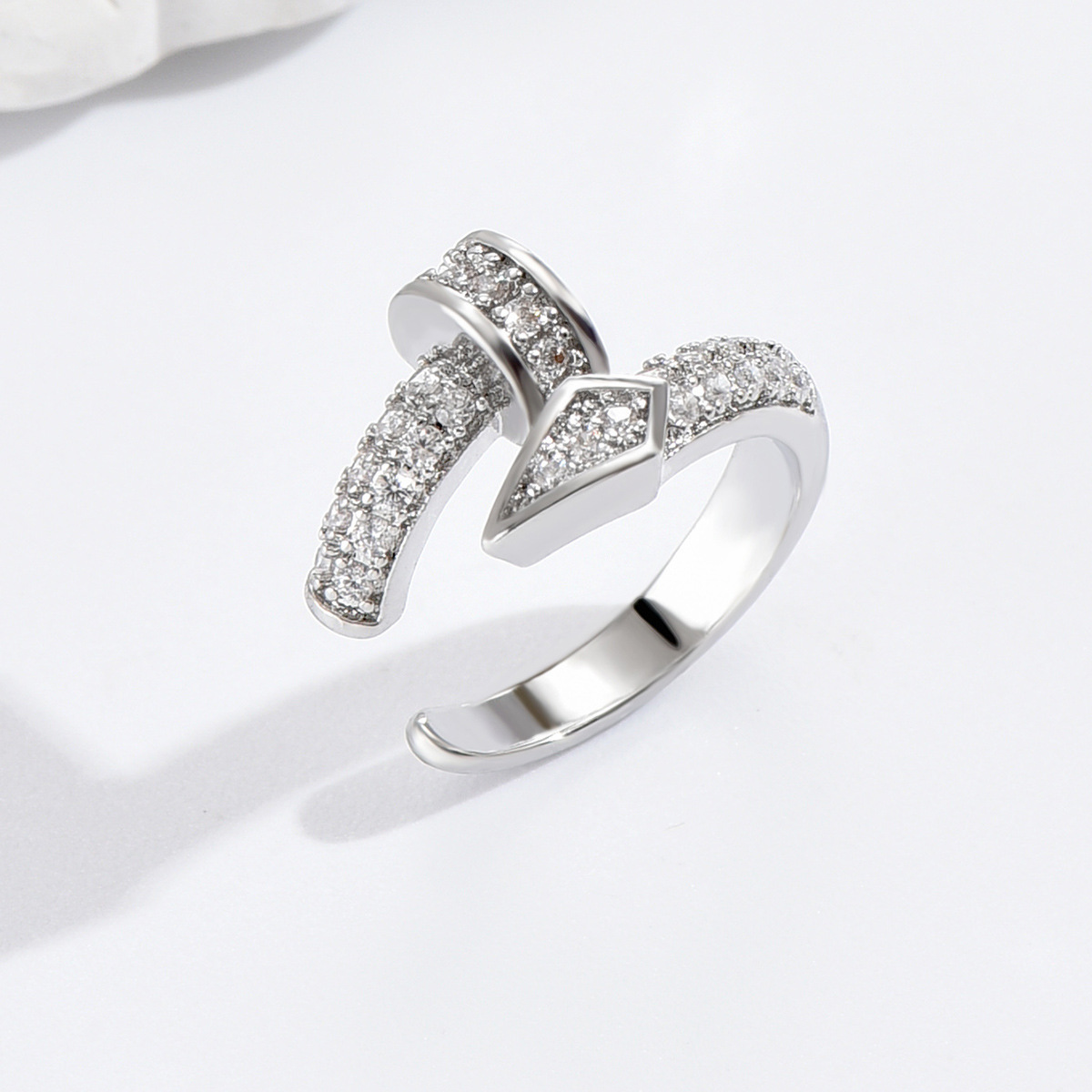 European and American Cross-Border Vintage Micro-Inlaid Zircon Nail-Shaped Non-Pierced Ear Cuffs, High-End Fashion Personality Ear Clips and Earrings Wholesale