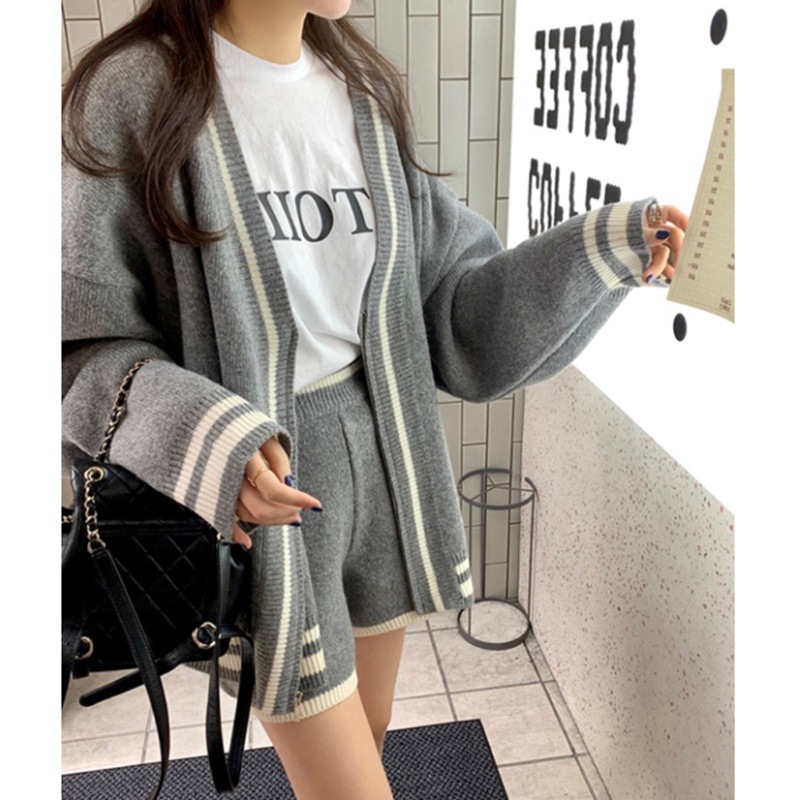 韩国时尚减龄宽松v领拼色拉链针织开衫毛衣女+高腰休闲短裤两件套