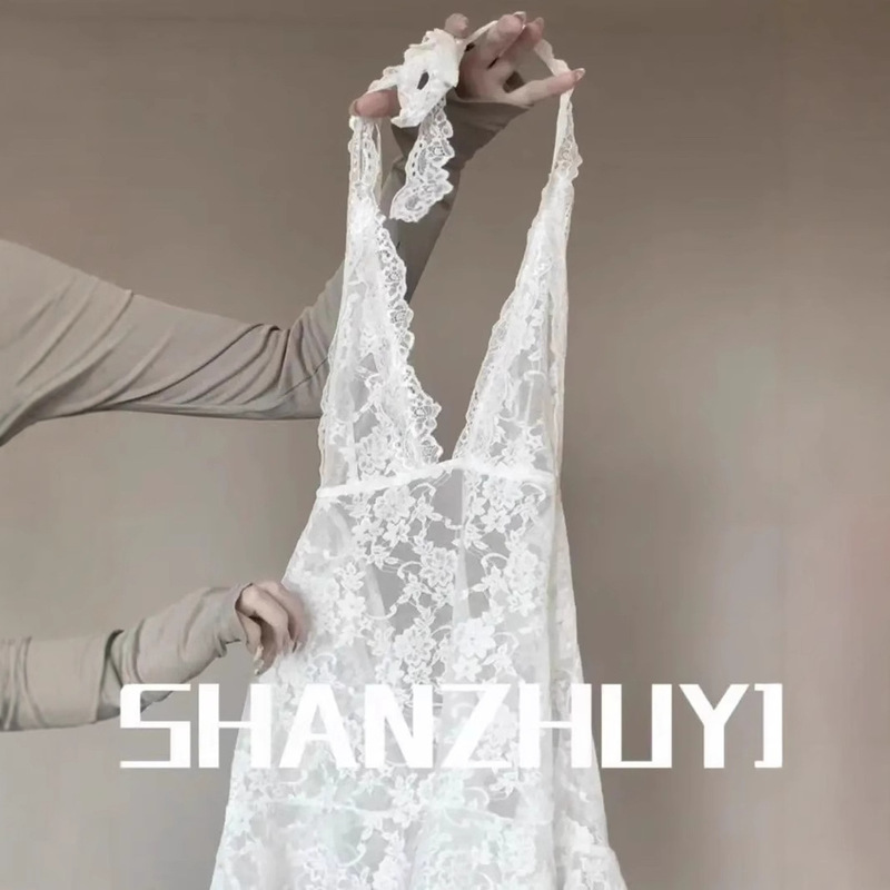 [Lace Stacked Necessary] Sweet and Spicy Embroidered Sleeveless Sweater Early Autumn Slimming Temperament Design Sense Sling Lace