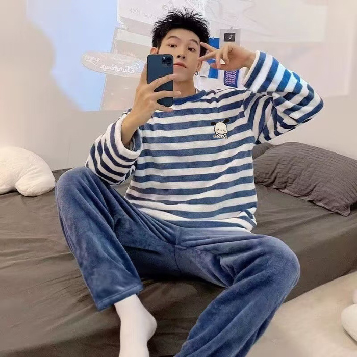 Fábrica de fuente gran cantidad de pedidos de pijamas de hombre otoño y invierno de coral espesaje de dibujos animados de franela conjunto de ropa para el hogar