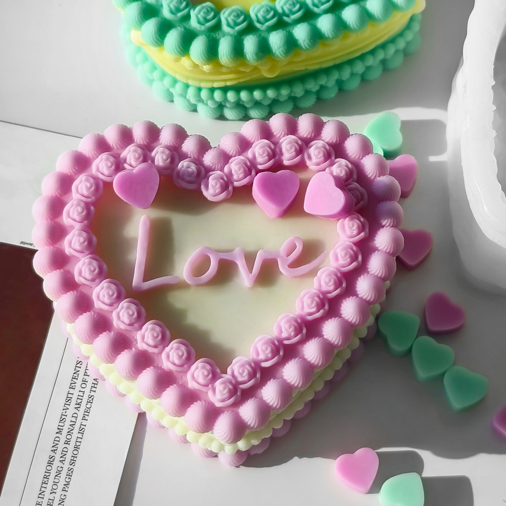 Una variedad de amor decoración simulación pequeña torta de silicona herramienta de molienda mousse de chocolate aromaterapia vela suave molde de silicona