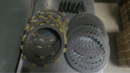 Complete clutch kit, including springs and shims, for Yamaha YZF R6 2003