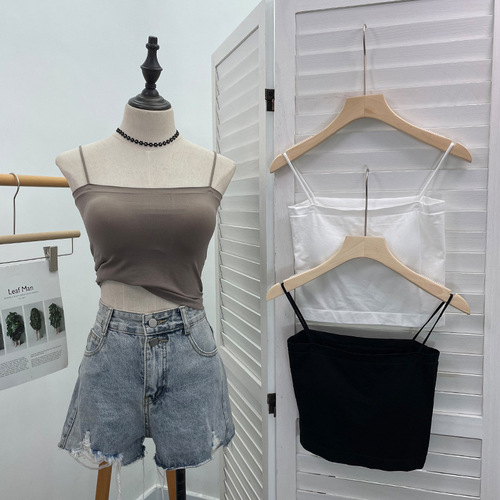 Real shot of Guangzhou women's clothing wholesale, beautiful back camisole with breast pads, tube top, short sleeveless top 1803