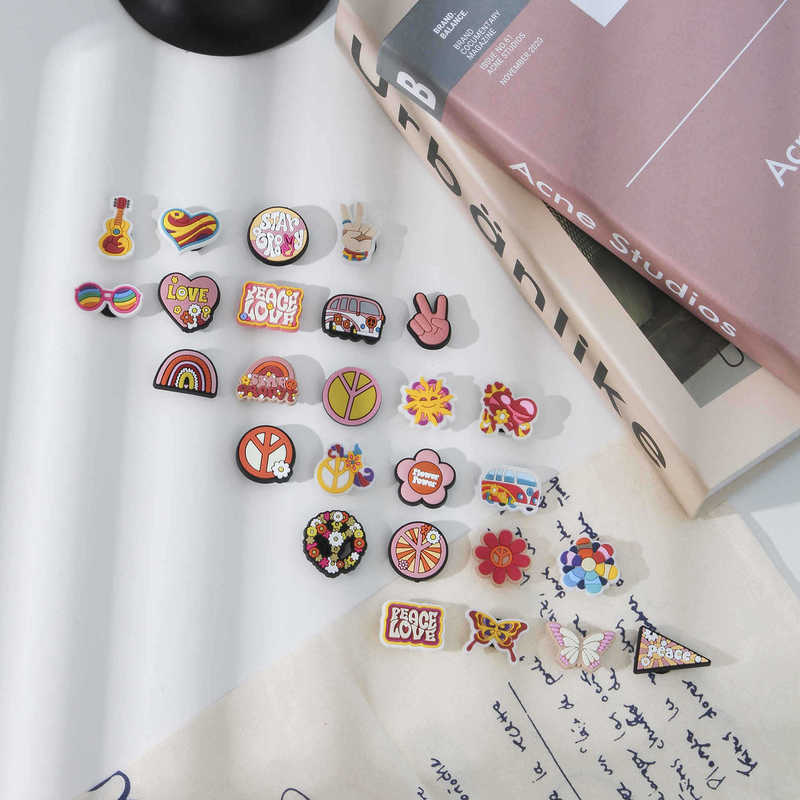 Wholesale 2025 Spring Cute Senior Accessories Shoe Flower Cross Border Shoe Buckle Creative Hot Sale New Hole Shoe Decoration