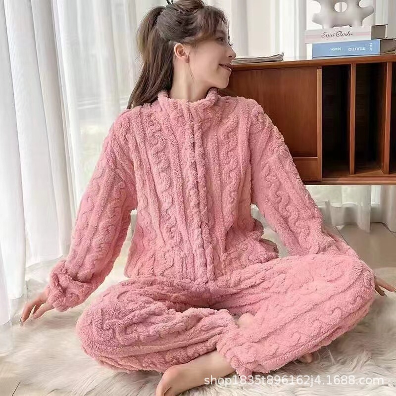 Autumn and Winter New Long-Sleeved Flannel Zipper Cardigan with Fleece Lining, Thickened High-Neck Loungewear Set, Suitable for Wearing Outside, Women's Pajamas Autumn and Winter New Long-Sleeved Flannel Zipper Cardigan with Fleece Lining, Thickened High-Neck Loungewear Set, Suitable for Wearing Outside, Women's Pajamas