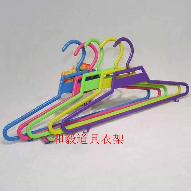 Производитель красочных пластиковых вешалок для одежды, ежедневных круглых вешалок для одежды, домашних сушилок для одежды, вешалок для уличных ларей, вешалок для одежды для пожилых людей.