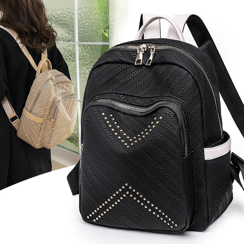 2023 primavera nueva mochila de cuero suave para mujer coreana moda urbana de gran capacidad remache mochila de viaje en nombre del cabello