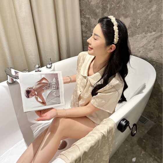 Yase [Zhen Ji Xue Tea] New Jacquard Satin Pajamas Women's Spring and Autumn Ice Silk Solid Color Three-Piece Home Clothes