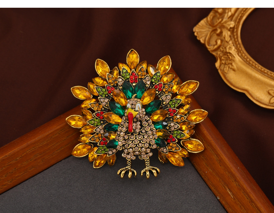 Thanksgiving Festival Animal Pattern Unisex Gender Rhinestone Design Retro, Funny Style Retro Funny Pin Animal Alloy Rhinestone Rhinestones Unisex Brooches