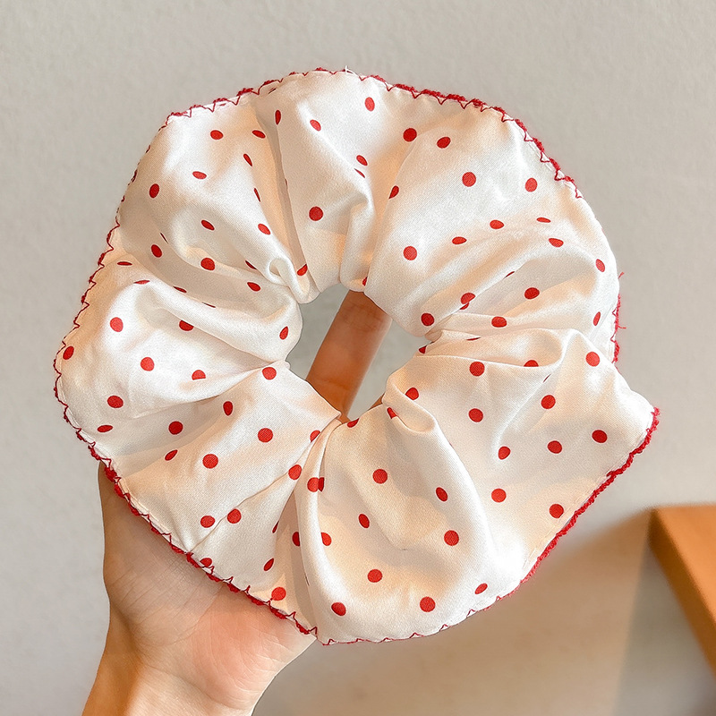 2#Los lunares rojos miden unos 15 cm de tamaño.