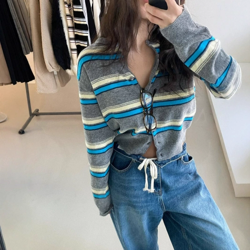 Корейская мода 2025 весна новый корейский стиль простой цветной блокированный вязаный топ с пуговицами и полосками универсальный женский топ