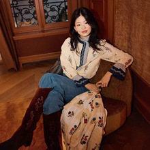 南油档口女装法式复古撞色荷叶边花卉十字纹刺绣喇叭袖衬衫上衣女