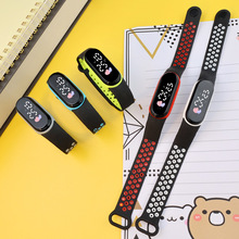 厂家新品双拼色手环爱心款学生LED触屏防水男女通用休闲电子手表