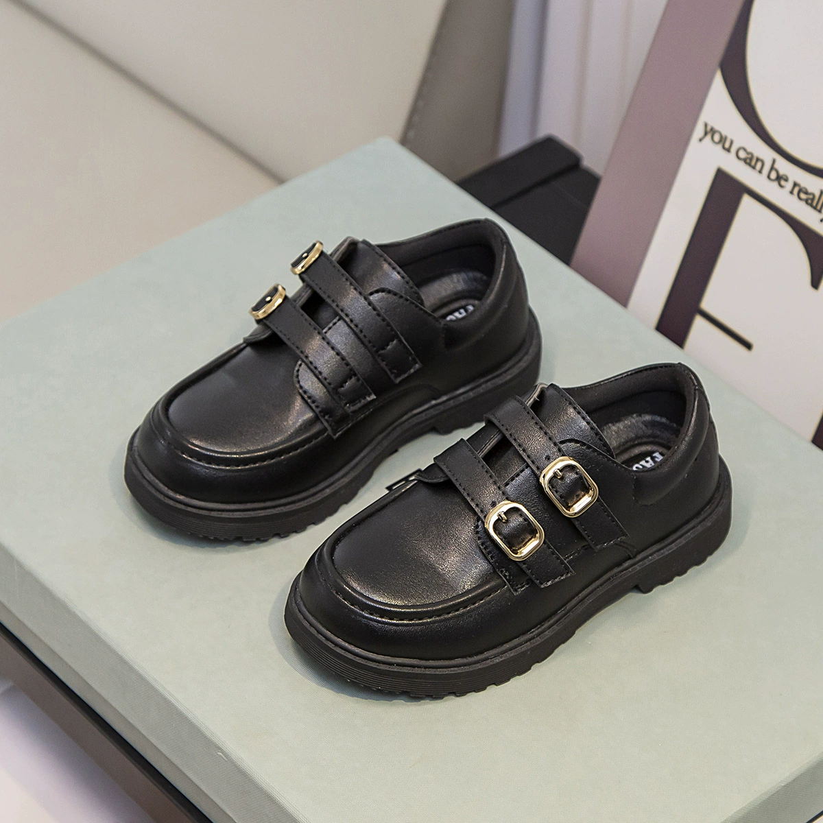 Мальчики и девочки с той же черной матовой или лакированной кожей стандартная студенческая кожаная обувь мода в британском стиле Оксфорд