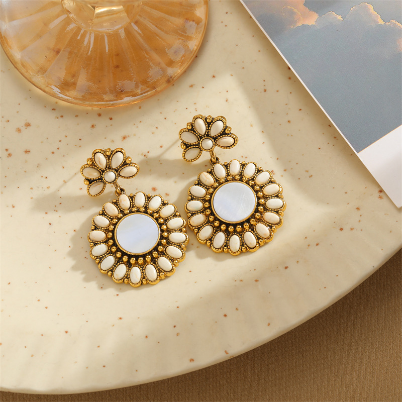 Acrylic retro earrings with zircon