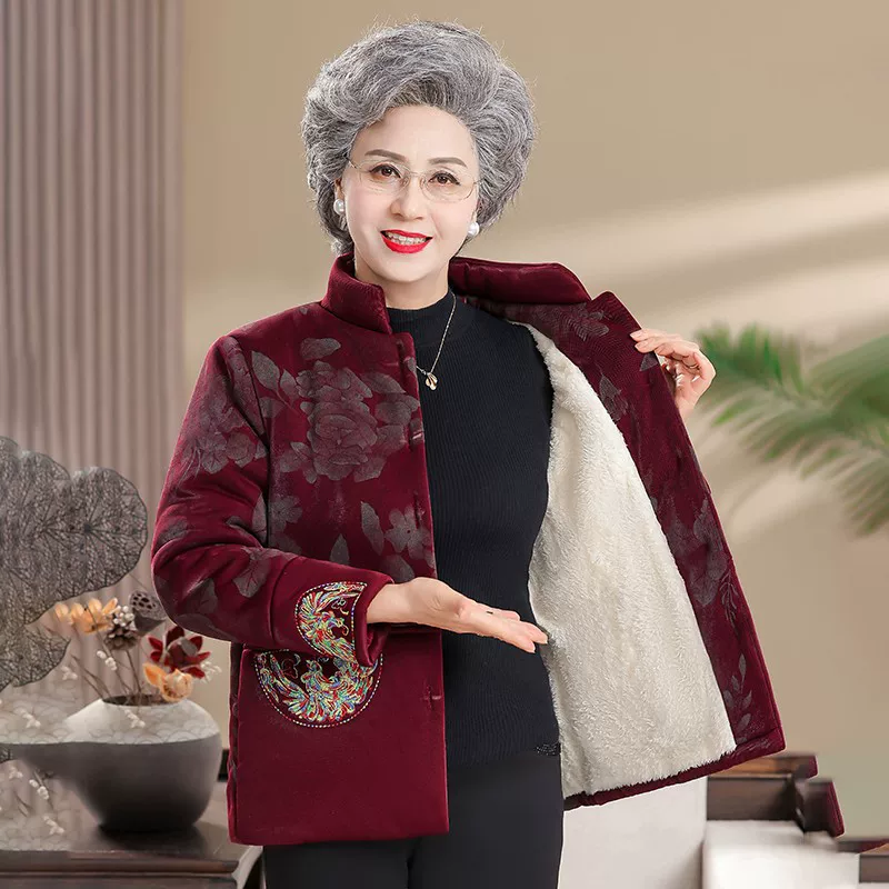 Утеплённый пуховик для мамы, 80 лет