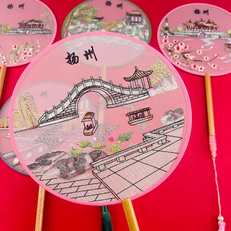 【揚州シリーズ】中国風刺繍景勝地文化創造扇木柄宮殿扇古典舞踊漢服写真撮影扇|undefined