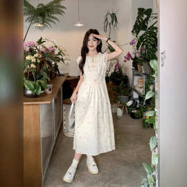 夏季甜美碎花盘扣连衣裙女新款收腰显瘦中长款设计感背心裙子