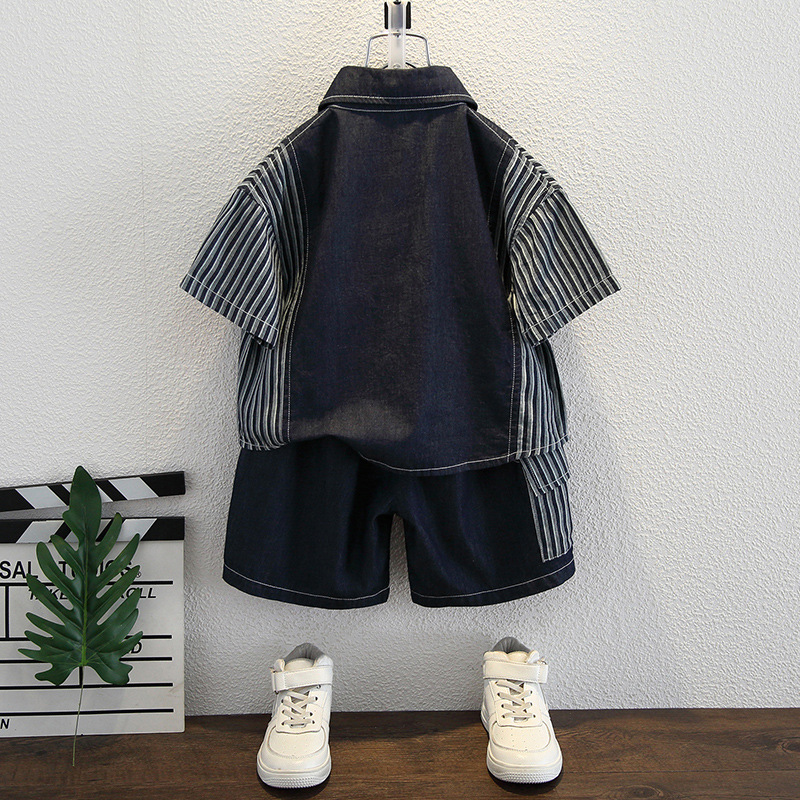 8036 traje de mezclilla de manga corta de verano para niños nueva ropa de verano para bebés de estilo occidental, camisas hermosas para niños pequeños y medianos