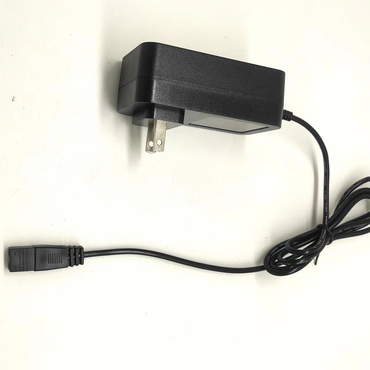 供应12.6V3A 4A 5A充电器美规ETL认证吸尘器B字头电源适配器