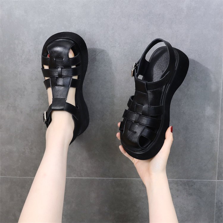 Baotou zapatos romanos sandalias trenzadas para mujeres verano 2026 nuevo fondo grueso hueco casual multifuncional zapatos de jaula de cerdo