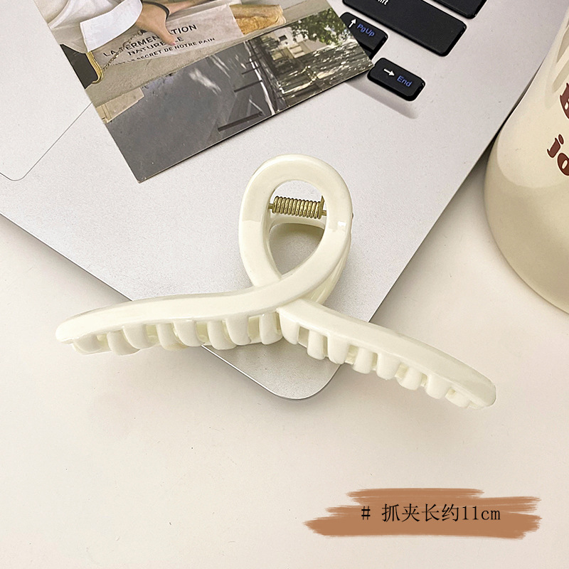 Milk white cross 11cm