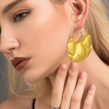 跨境欧美风时尚耳环复古几何夸张纹理耳圈合金简约褶皱高级感耳饰