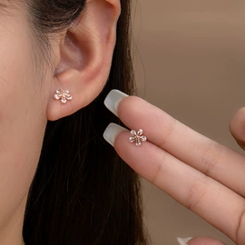 耳环;耳钉;项链