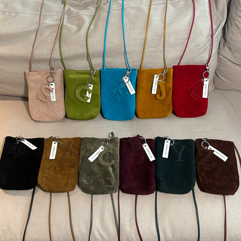 Women's bag, 2025 early autumn new style, frosted cowhide vertical mobile phone bag, retro, simple and high-end shoulder/crossbody bag.